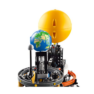 Lego Planet Earth & Moon in Orbit 42179